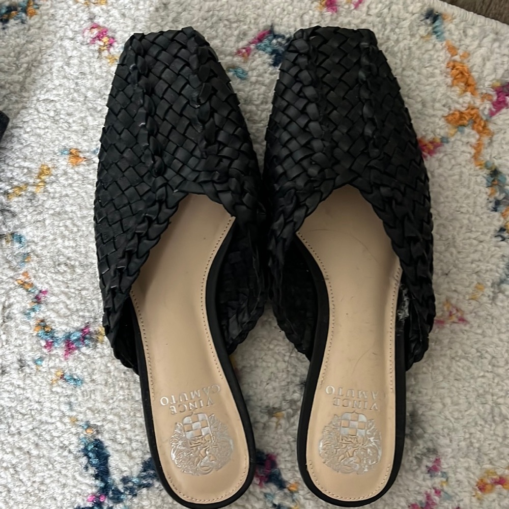 Never worn Vince Camuto flats